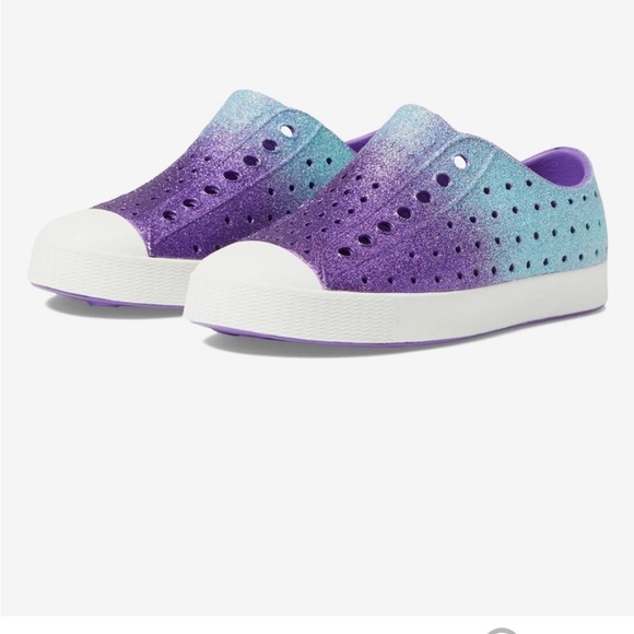 - NEW NATIVE SHOES IN BOX!! Size 5 - Picture 1 of 5